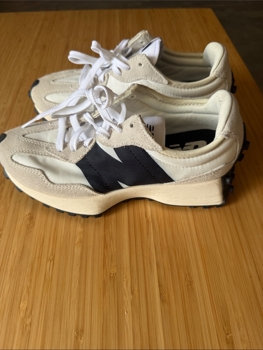 NWOT New Balance women’s 327 Cream & Black Retro-Style Runner Sneakers
